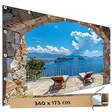 TRIOSK Sichtschutz Garten Dekoration Plane groß mit Motiv Mauer Tor Meer Blick Liegestühle Motivbanner Blickdicht für Terrasse Zaun Gartenzaun Gartenposter PVC Zaunblende 340x173 cm