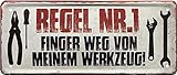 Blechschilder Lustiger Handwerker Spruch “Regel Nr.1 Finger Weg Werkzeug.” Deko Metallschild Schild für Hobbyraum Werkstatt Geschenk zum Geburtstag oder Weihnachten für alle Mechaniker 28x12 cm